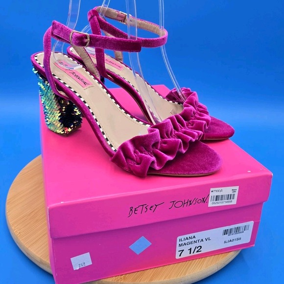 NEW Betsey Johnson 'ILIANA' Magenta Velvet‎ Strappy Flip Sequin Block Heels 7.5 - Picture 3 of 11